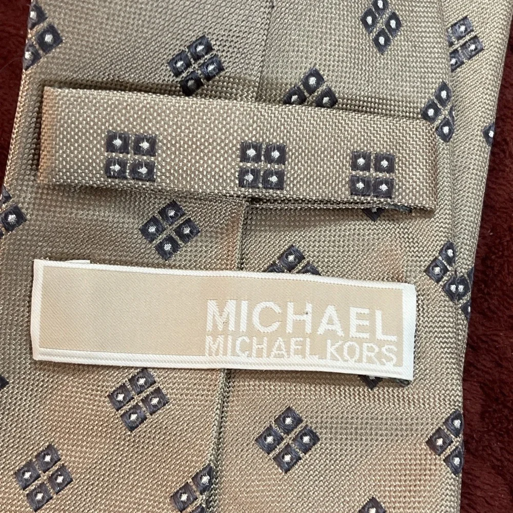 MICHAEL KORS 100% Silk Tie Men's‎ Beige And Gray Necktie  3